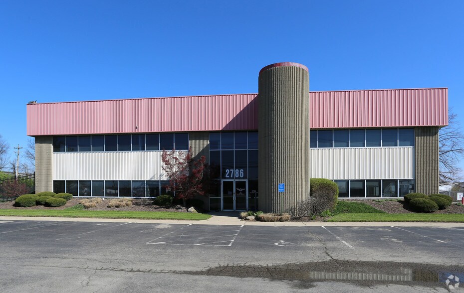 2786 E Crescentville Rd, West Chester, OH à vendre - Photo de l’immeuble – Image 2 sur 20