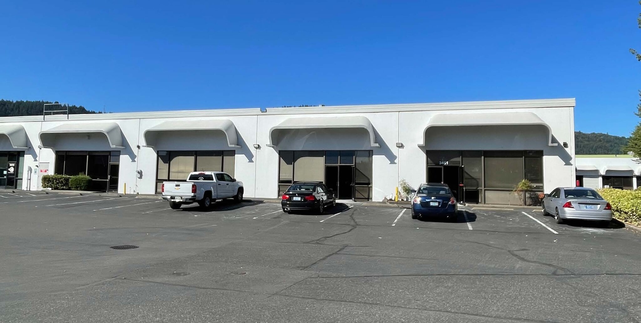 3571-3599 NW Yeon Ave, Portland, OR à louer Photo de l’immeuble– Image 1 sur 4