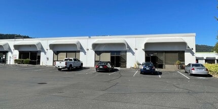 3571-3599 NW Yeon Ave, Portland, OR à louer Photo de l’immeuble– Image 1 sur 4