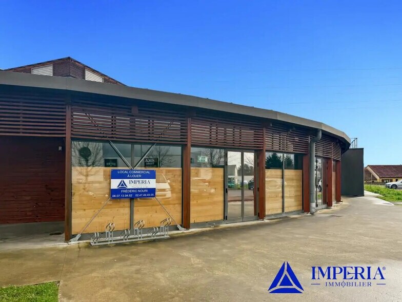 Local commercial dans Saint-Cyr-sur-Loire à louer - Photo de l’immeuble – Image 2 sur 11