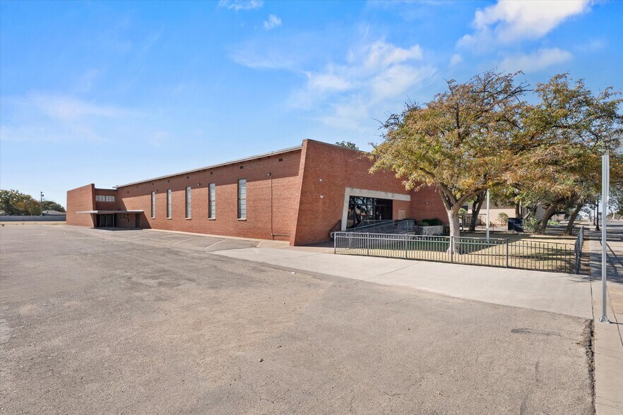 1911 34th St, Lubbock, TX à vendre - Photo de l’immeuble – Image 2 sur 44