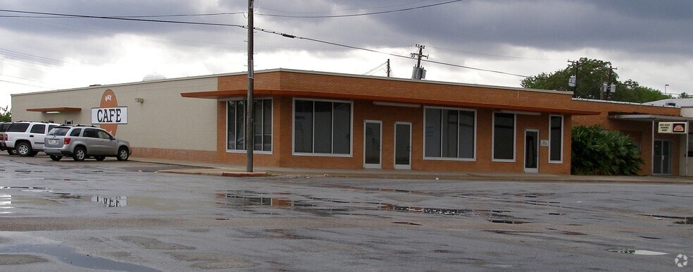 205 S Rachal St, Sinton, TX à vendre - Photo de l’immeuble – Image 1 sur 25