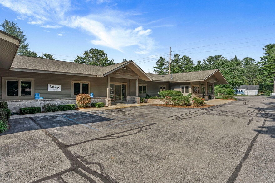3819 4 Mile Rd N, Traverse City, MI à vendre - Photo de l’immeuble – Image 3 sur 6