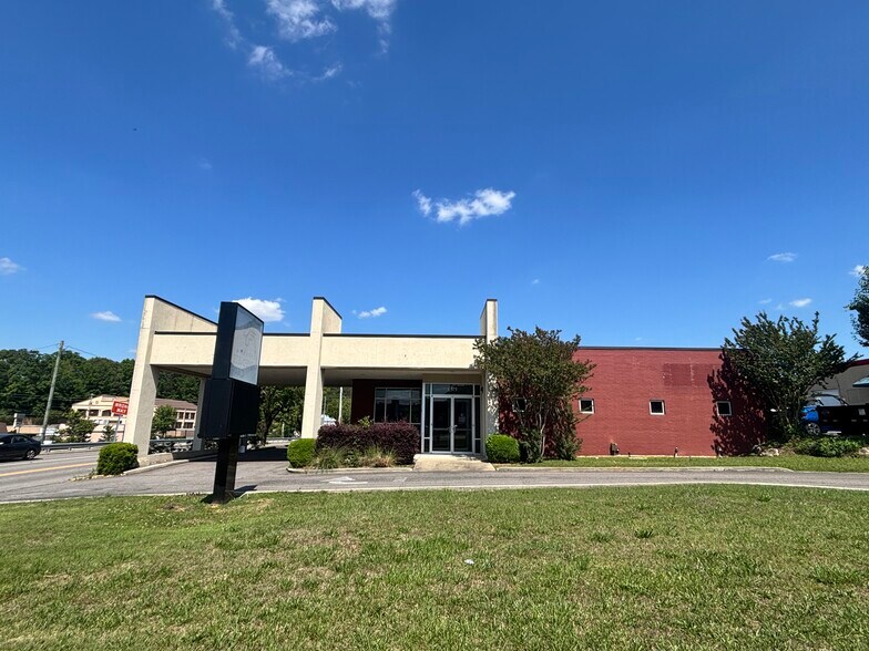 1575 Montgomery Hwy, Vestavia Hills, AL à louer - Photo principale – Image 1 sur 20
