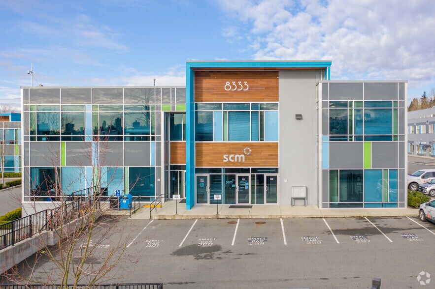 8333 Eastlake Dr, Burnaby, BC à louer - Photo de l’immeuble – Image 2 sur 7