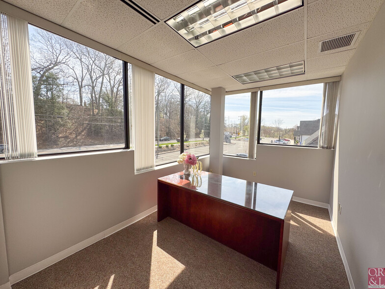 72 Queen St, Southington, CT à louer - Photo de l’immeuble – Image 2 sur 20