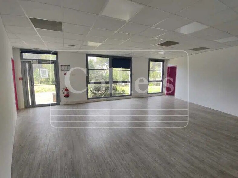 1330 Avenue Jean-René Guillibert Gautier De La Lauzière, Aix-en-Provence à louer - Photo de l’immeuble – Image 3 sur 9
