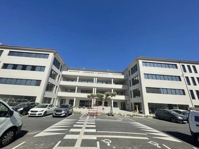 Bureau dans Aubagne à louer - Photo de l’immeuble – Image 2 sur 7