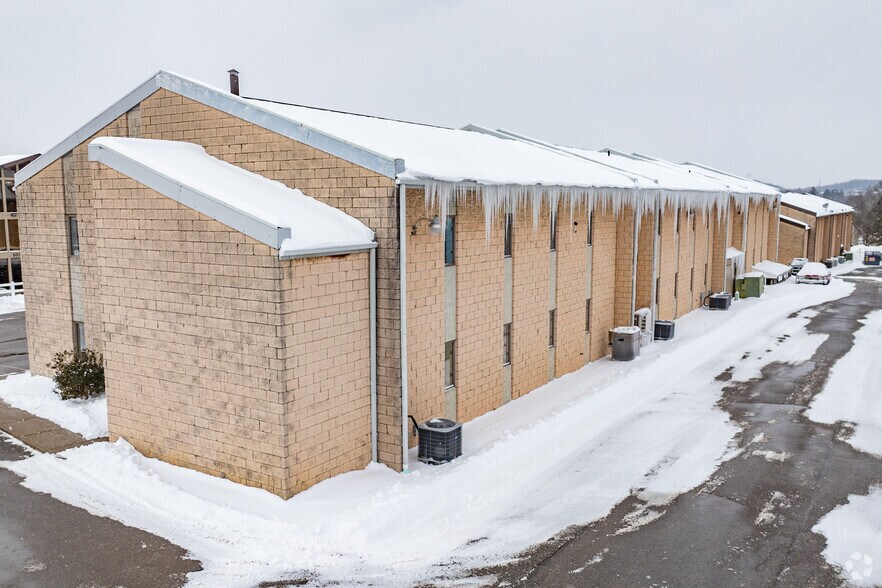 401 Smith Dr, Cranberry, PA à louer - Photo de l’immeuble – Image 3 sur 4