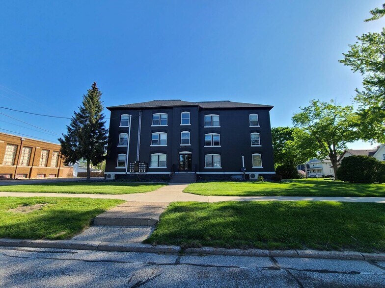 917 Pearl St, Saint Joseph, MI à vendre - Photo principale – Image 1 sur 7
