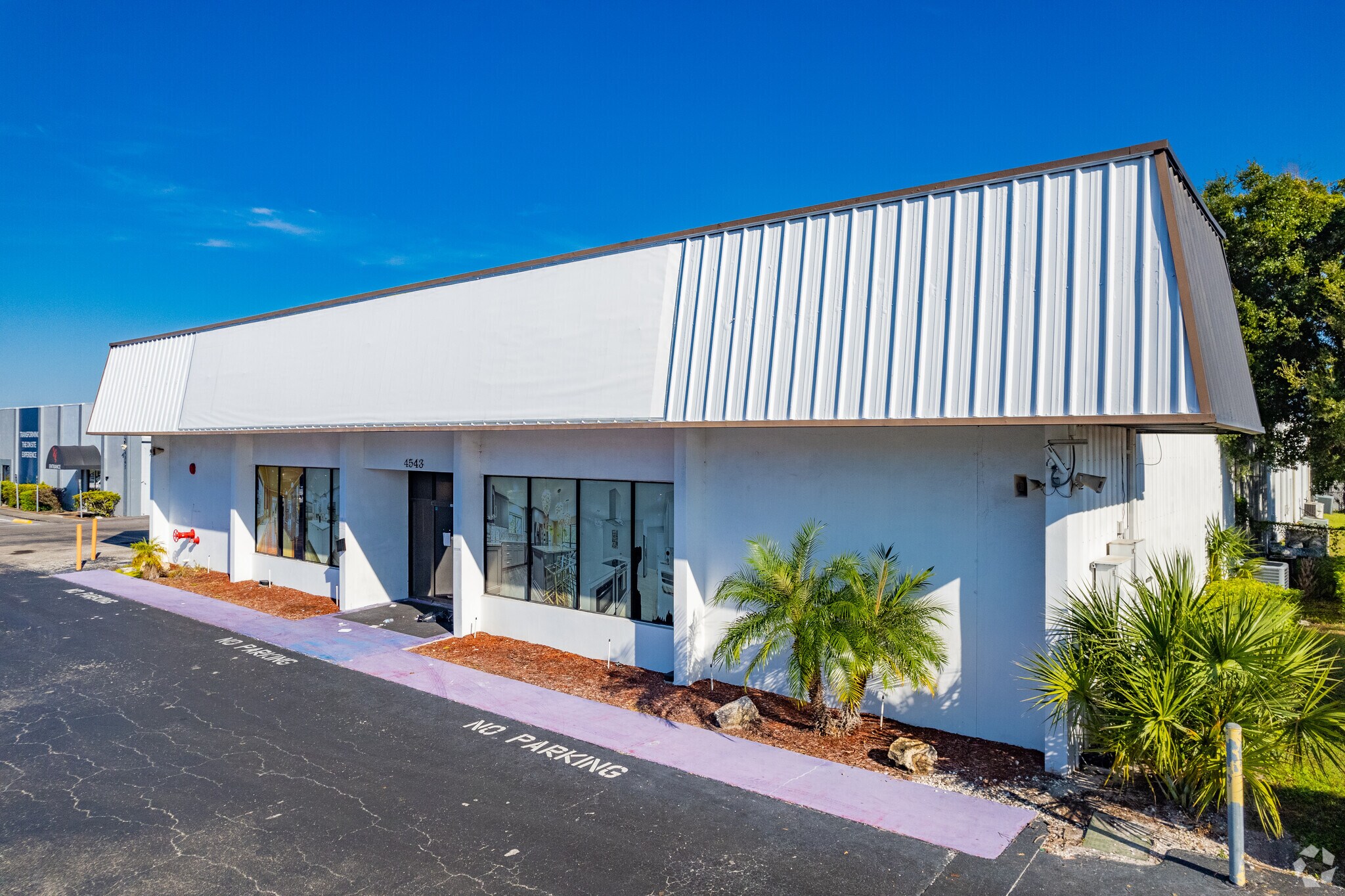 4543 W Hillsborough Ave, Tampa, FL à louer Photo principale– Image 1 sur 7