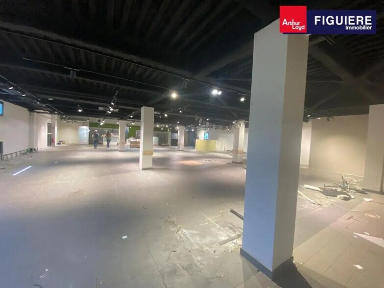 Local commercial dans Istres à louer - Photo de l’immeuble – Image 2 sur 11