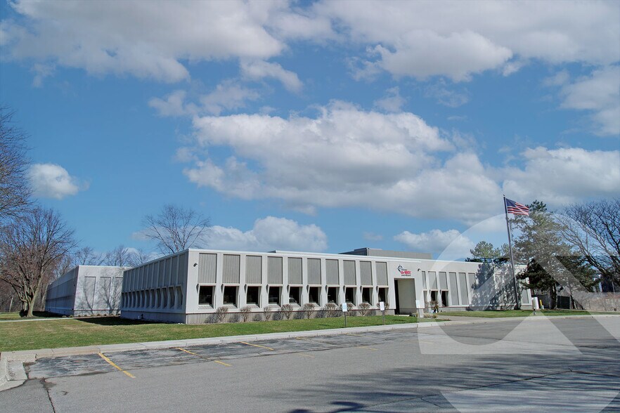 1201 E Ellsworth Rd, Ann Arbor, MI à louer - Photo de l’immeuble – Image 1 sur 6