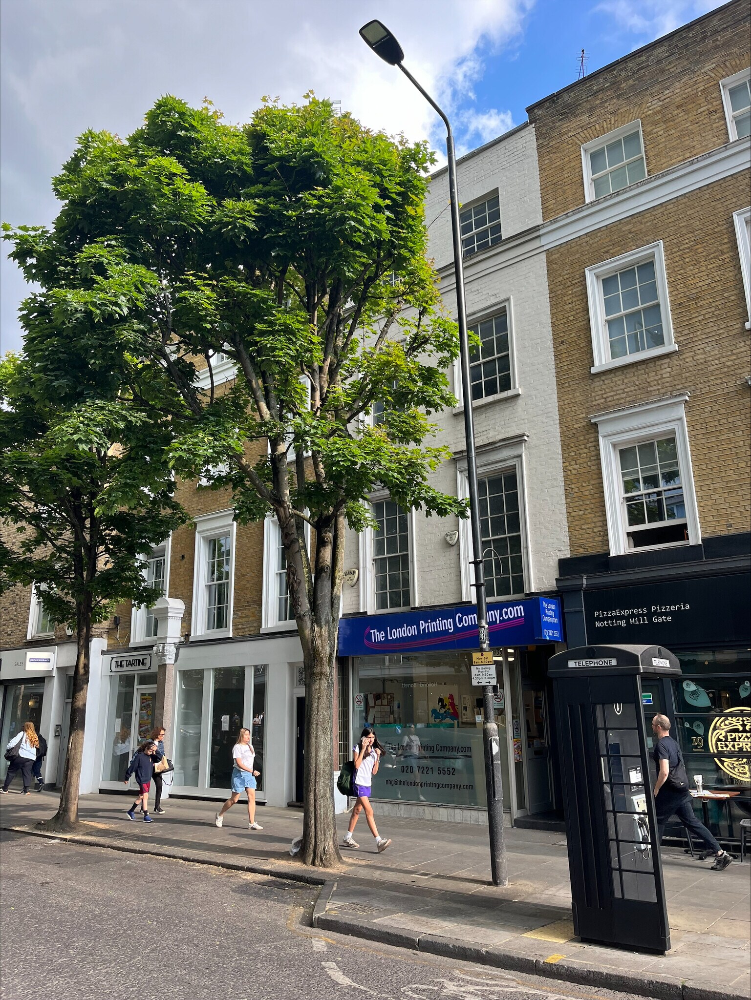 135 Notting Hill Gate, Londres à louer Photo de l’immeuble– Image 1 sur 7