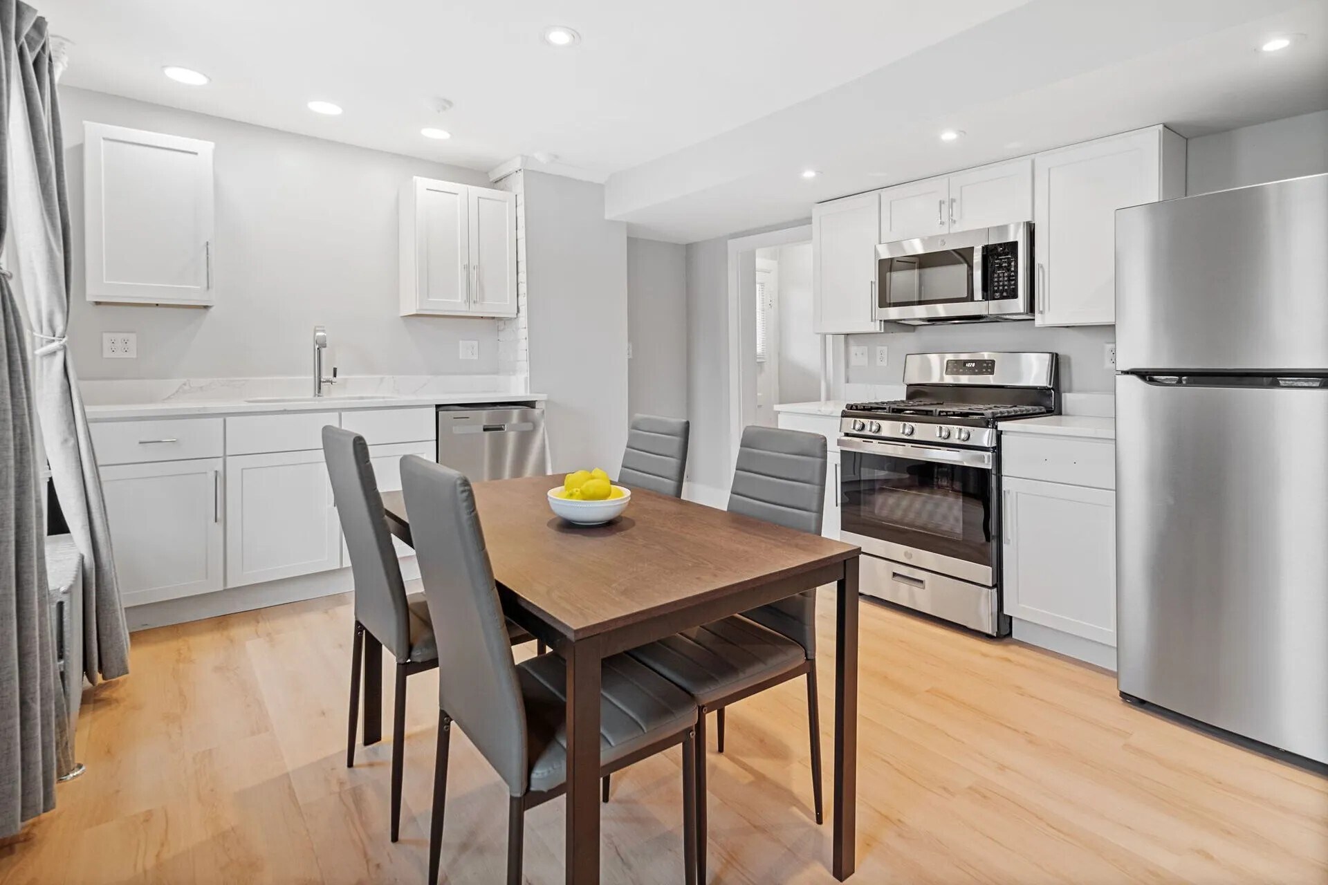 Cornell Portfolio - 22 Units - 80 Beds portefeuille de 1 biens à vendre sur LoopNet.fr Photo de l’immeuble– Image 1 sur 8