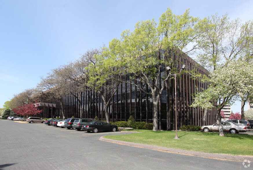 7400 Metro Blvd, Edina, MN à louer - Photo de l’immeuble – Image 2 sur 18