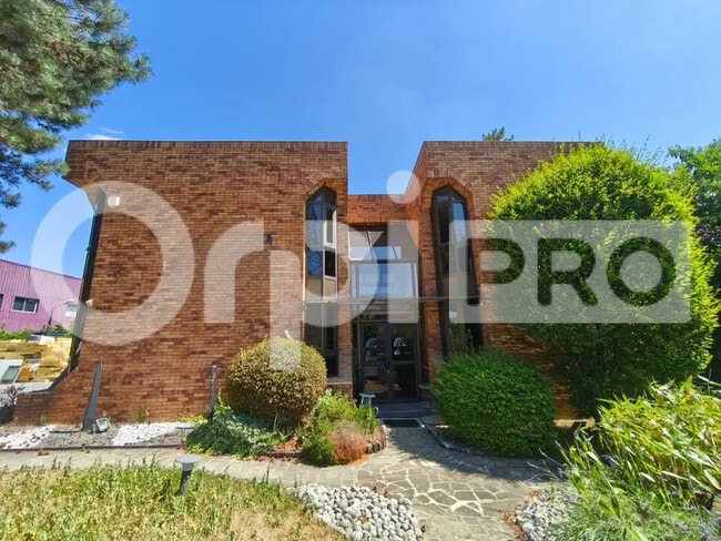 Plus de détails pour Local d’activités à vendre