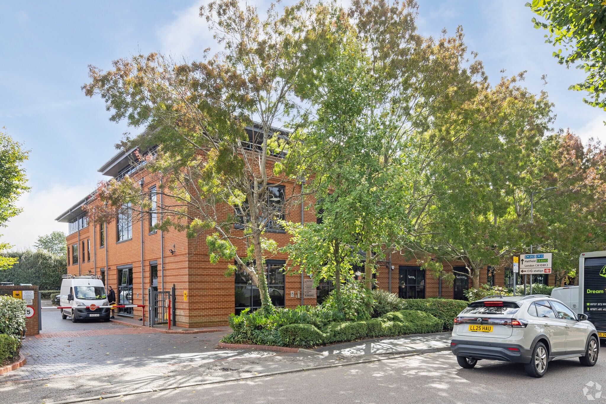 4 Beaconsfield Rd, St Albans à louer Photo principale– Image 1 sur 8