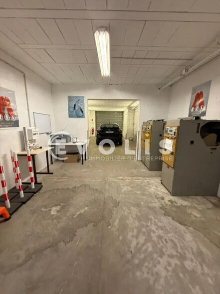 Local d’activités dans Vénissieux à louer - Photo intérieure – Image 3 sur 4