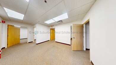 1900 Ogden Ave, Aurora, IL à louer Photo intérieure– Image 2 sur 6