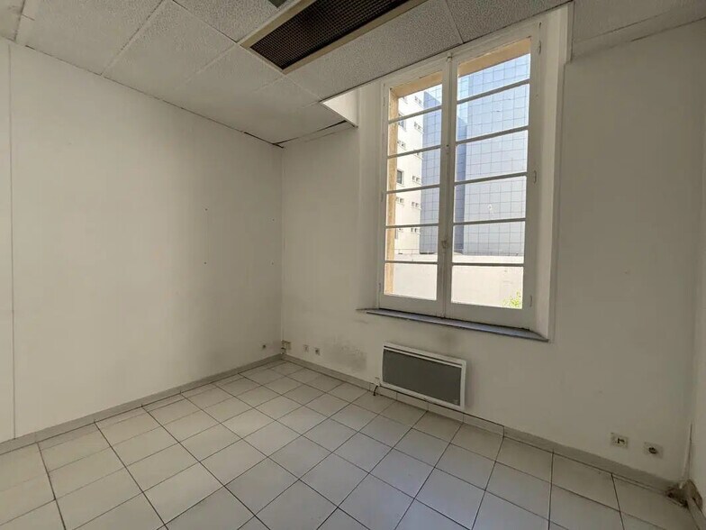 Bureau dans Marseille à louer - Photo de l’immeuble – Image 2 sur 7