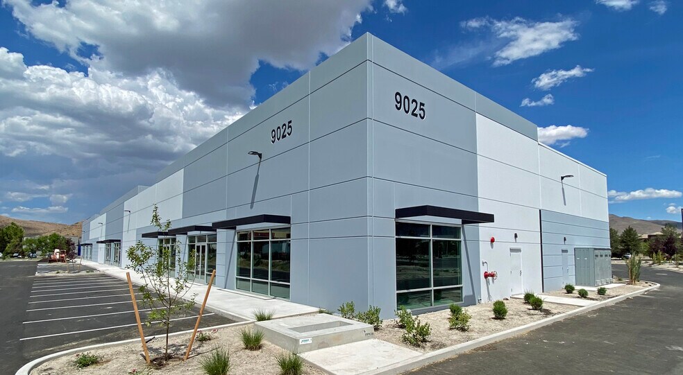 9025 Double Diamond Pky, Reno, NV à louer - Photo principale – Image 1 sur 7