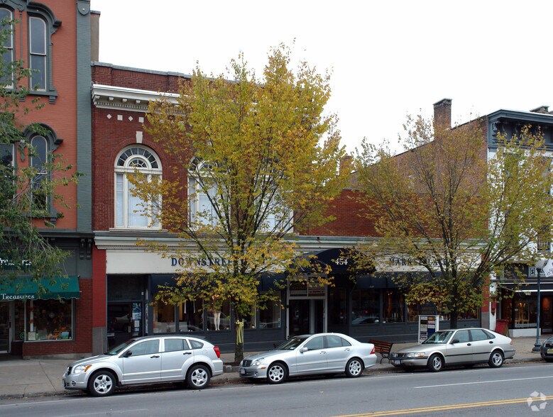 454 Broadway, Saratoga Springs, NY à louer - Photo de l’immeuble – Image 2 sur 5