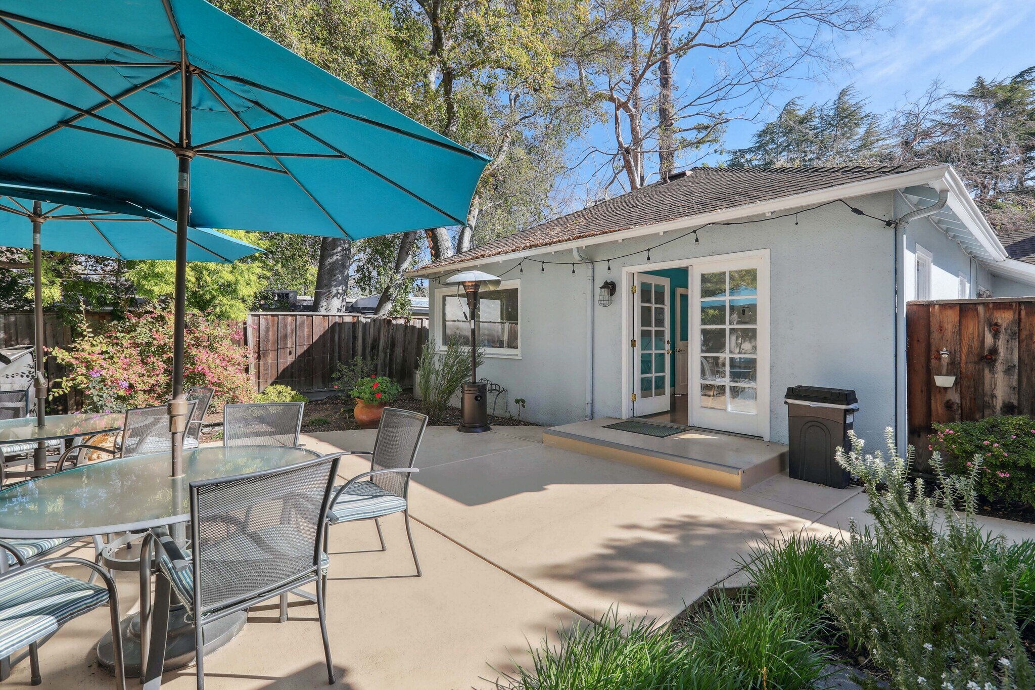 655-675 Forest Ave, Palo Alto, CA à louer Photo principale– Image 1 sur 15