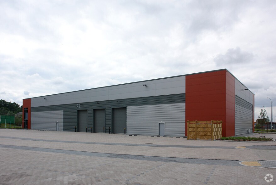 24 Quadrant Ct, Greenhithe à louer - Photo de l’immeuble – Image 2 sur 4