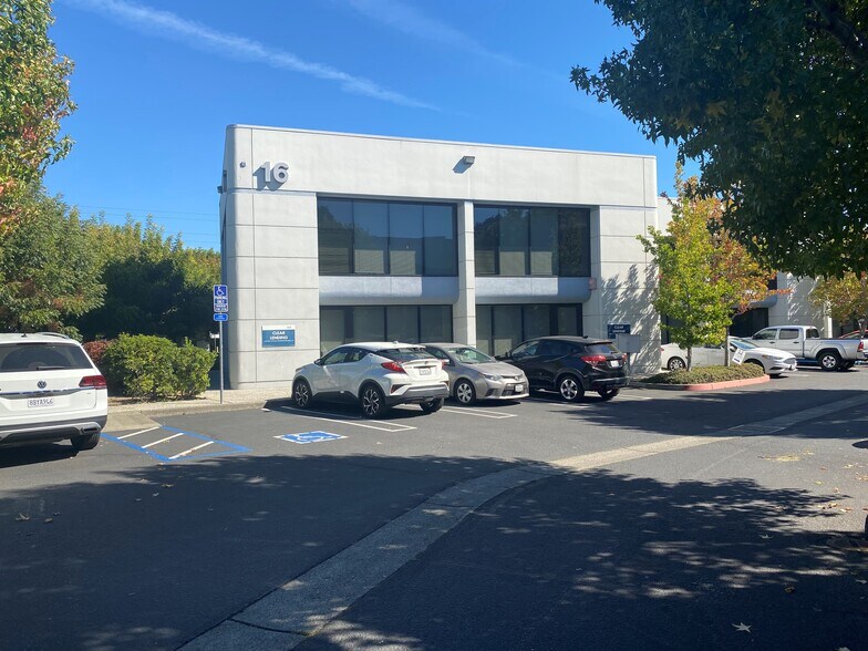 8 Digital Dr, Novato, CA à louer - Photo de l’immeuble – Image 3 sur 5