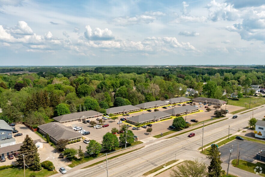 Crown Pointe Business Park portefeuille de 5 biens à vendre sur LoopNet.fr - Photo principale – Image 2 sur 14