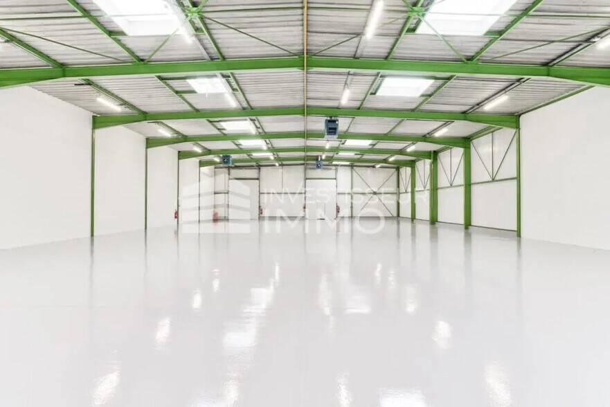 Bureau dans Saint-Thibault-des-Vignes à louer - Photo intérieure – Image 3 sur 5