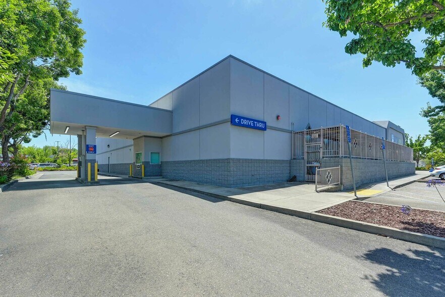 4300 Elverta Rd, Antelope, CA à vendre - Photo de l’immeuble – Image 3 sur 6