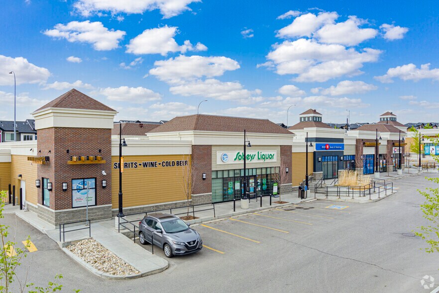 8 Nolan Hill Blvd NW, Calgary, AB à louer - Photo principale – Image 1 sur 5