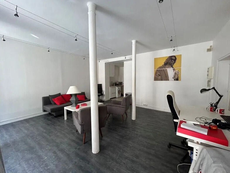 24 Rue Pierre Sémard, Paris à louer - Photo intérieure – Image 2 sur 2