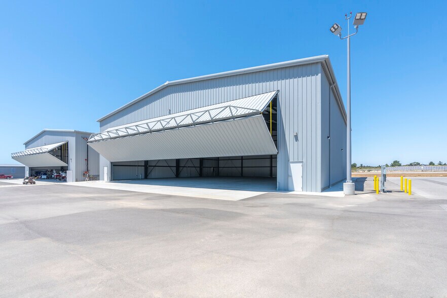 1600 Airport Rd, Monterey, CA à vendre - Photo de l’immeuble – Image 3 sur 7
