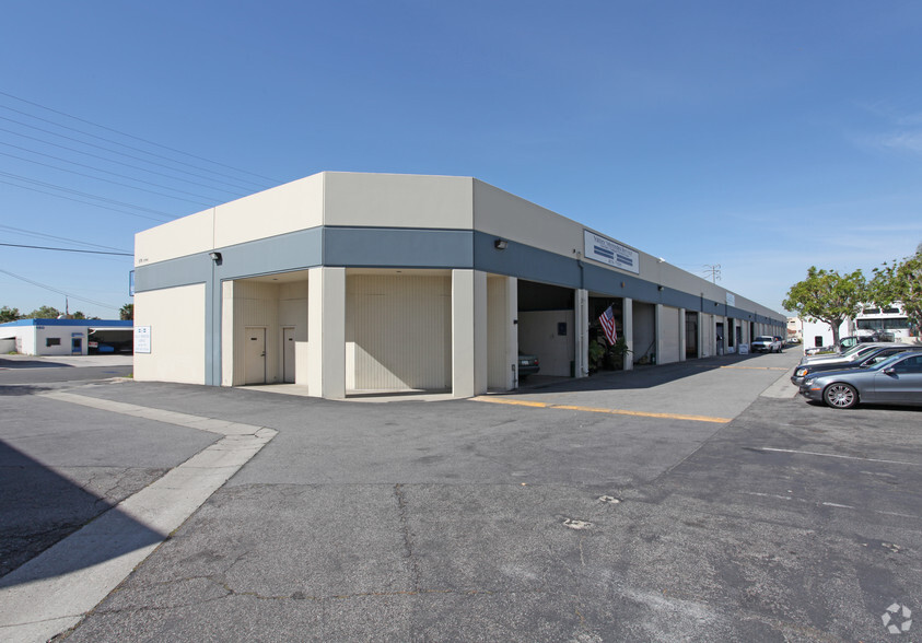 576 N Citrus Ave, Covina, CA à louer - Photo de l’immeuble – Image 3 sur 5