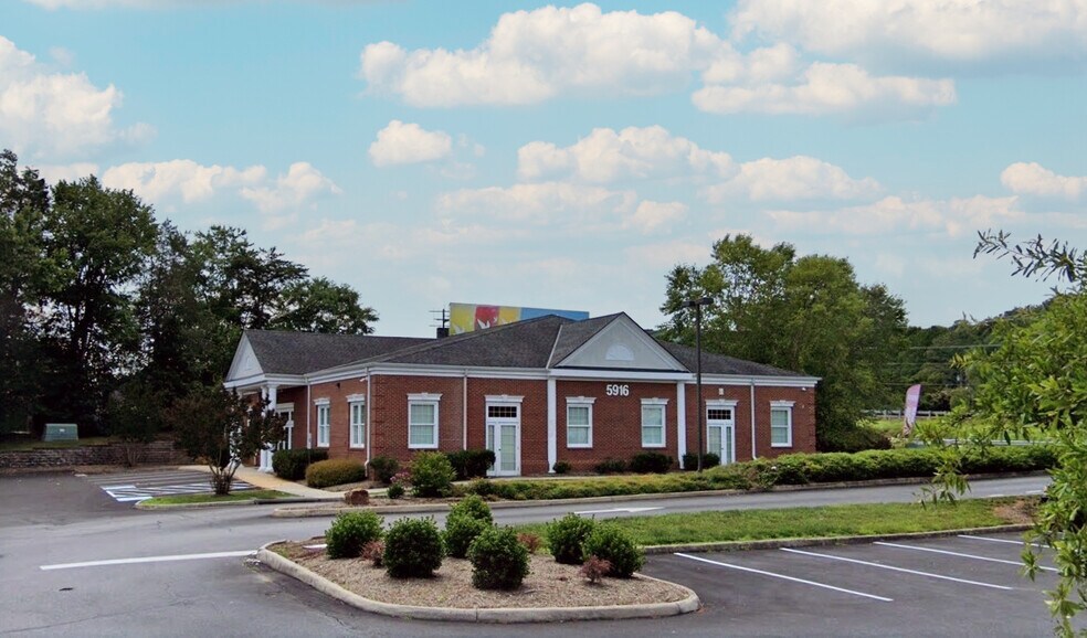 5916 Seminole Trl, Ruckersville, VA à louer - Photo de l’immeuble – Image 2 sur 8