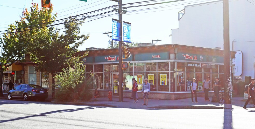 2601 Commercial Dr, Vancouver, BC à louer - Photo de l’immeuble – Image 2 sur 4
