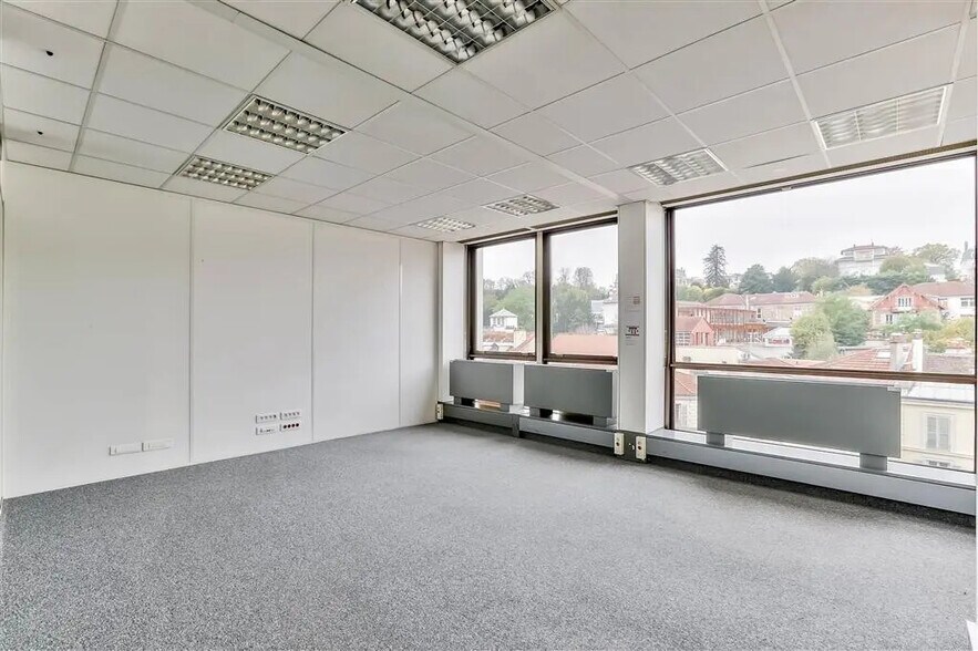 Bureau dans Saint-Cloud à louer - Photo de l’immeuble – Image 2 sur 9