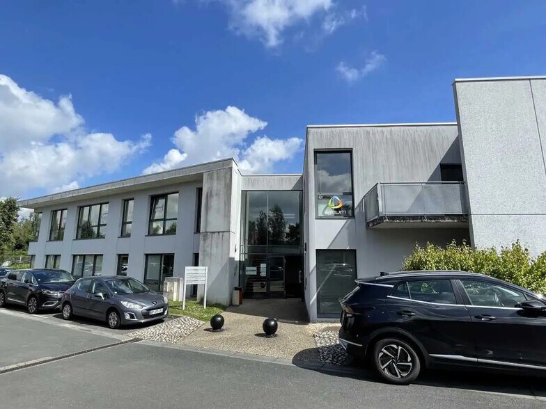 Bureau dans Petit-Couronne à louer - Photo de l’immeuble – Image 1 sur 15