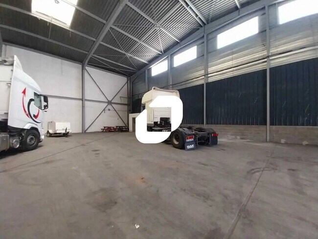 Plus de détails pour Local d'activités à louer