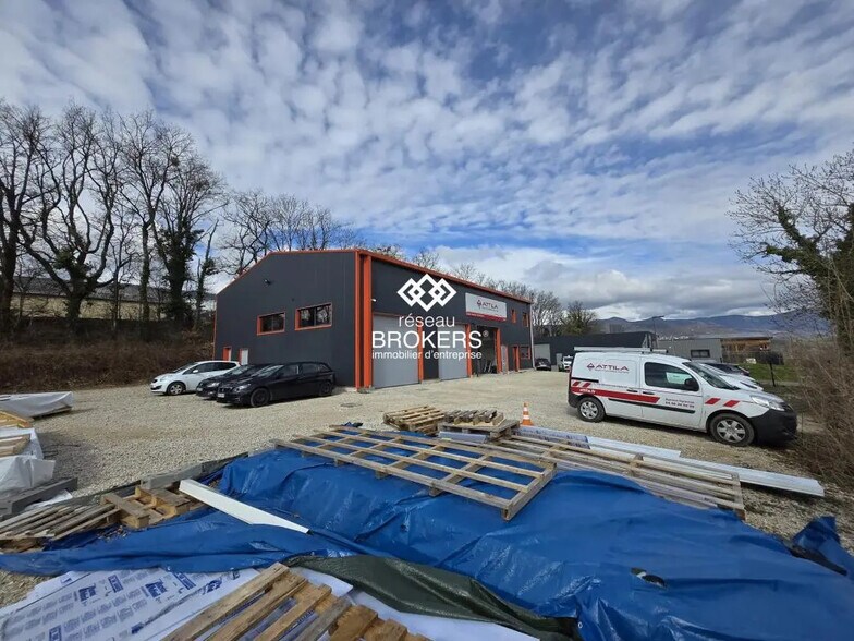 Local d’activités dans Valserhône à louer - Photo de l’immeuble – Image 3 sur 9
