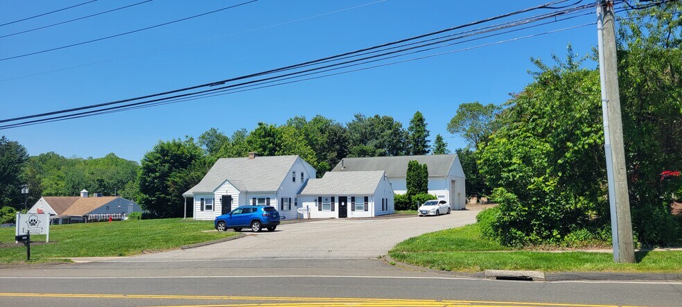 439 Monroe Tpke, Monroe, CT à louer - Photo de l’immeuble – Image 2 sur 3