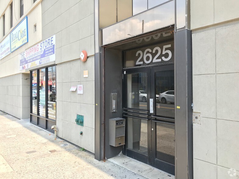 1402 Sheepshead Bay Rd, Brooklyn, NY à louer - Photo de l’immeuble – Image 3 sur 6