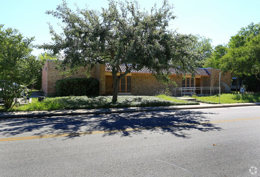 400 Baltimore Ave, San Antonio, TX à vendre - Photo de l’immeuble – Image 2 sur 3