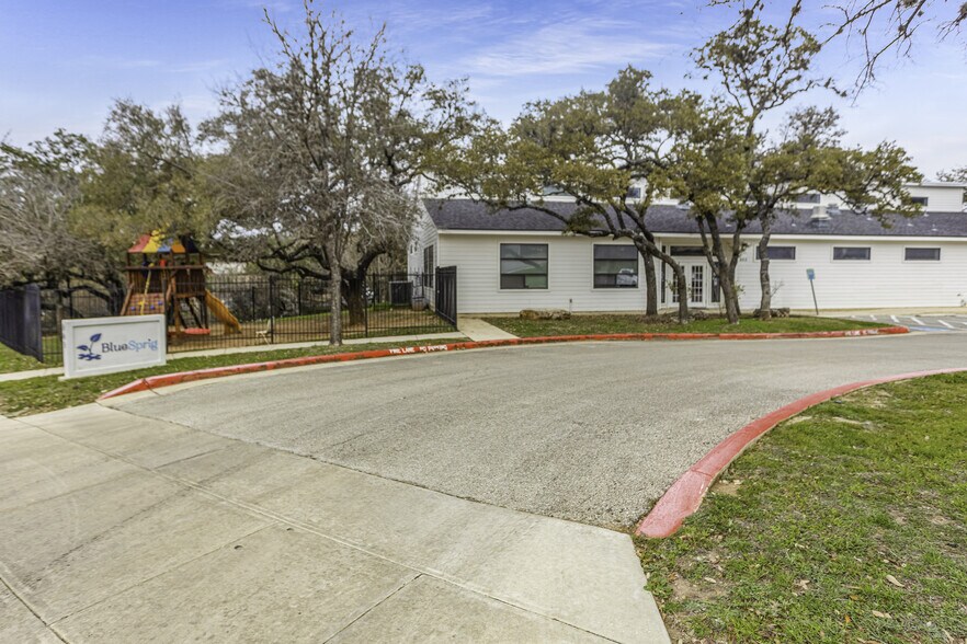903 Proton Rd, San Antonio, TX à vendre - Photo de l’immeuble – Image 2 sur 34
