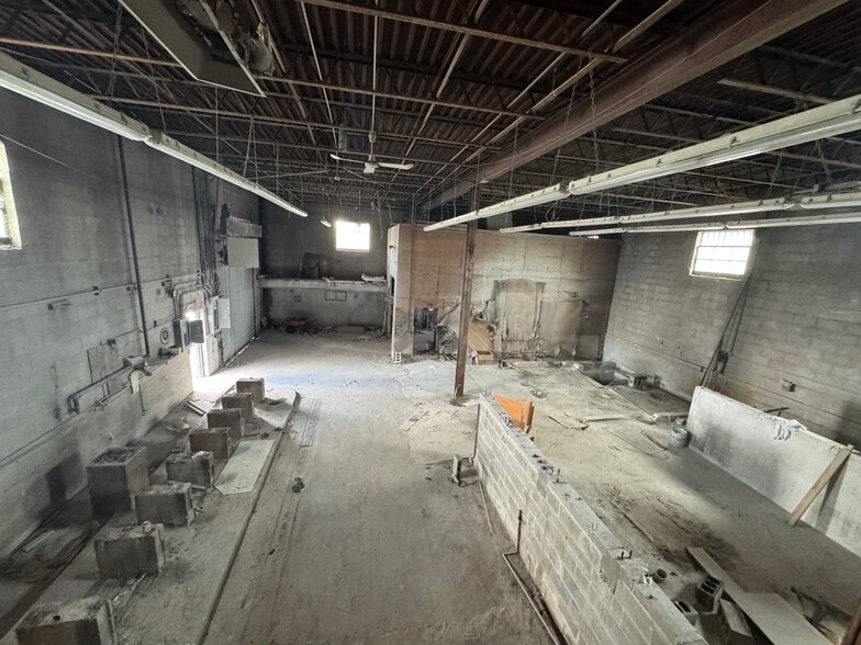 2515 Merrick Rd, Bellmore, NY à vendre - Photo intérieure – Image 3 sur 8