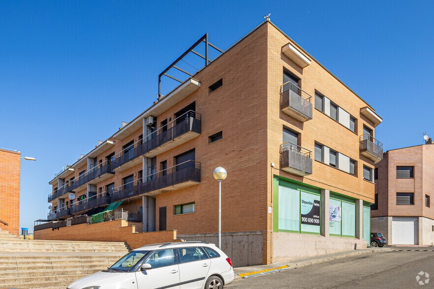Immeuble residentiel dans Òdena, Barcelona à vendre - Photo de l’immeuble – Image 2 sur 4