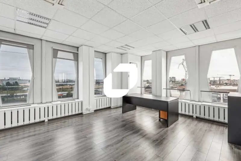 9 Avenue De L'Europe, Thiais à louer - Photo de l’immeuble – Image 2 sur 7
